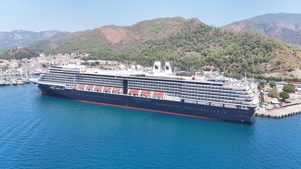 Marmaris'te Dev Kruvaziyer Hareketliliği