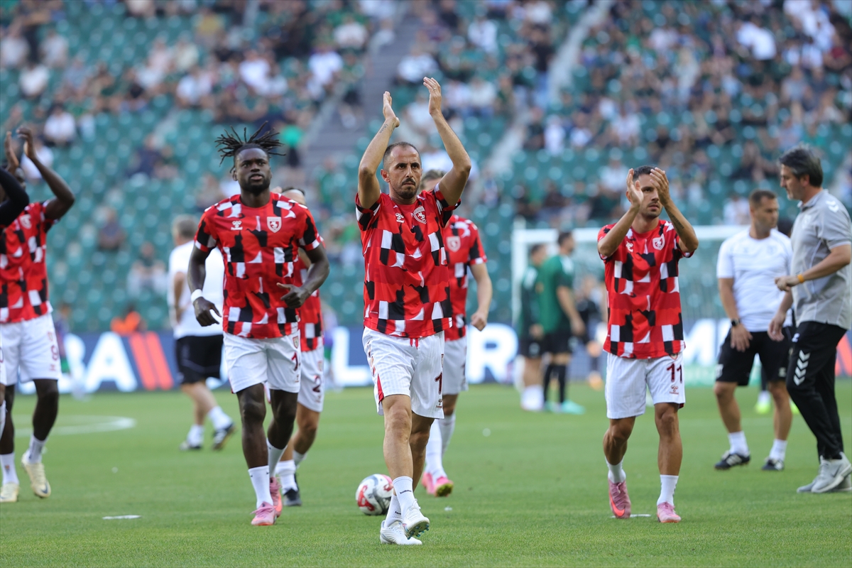 Kocaelispor ve Samsunspor Karşılaşması: İlk Yarıda Umut Veren Performanslar