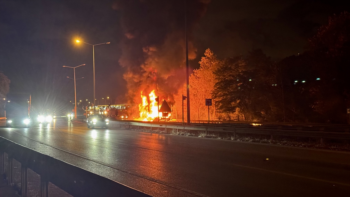 Samsun'da Dev Yangın: Kimyasal Yüklü Tır Yolda Alev Aldı