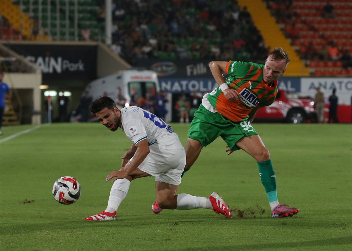 Alanyaspor ve Çaykur Rizespor'dan Gol Sessizliği: Heyecan Dolu Anlar