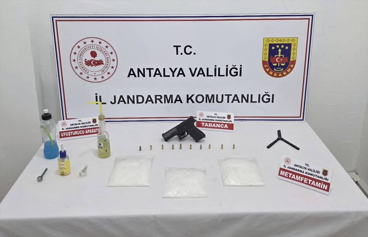 Antalya'da Büyük Operasyon: Uyuşturucu Zanlıları Yakalandı