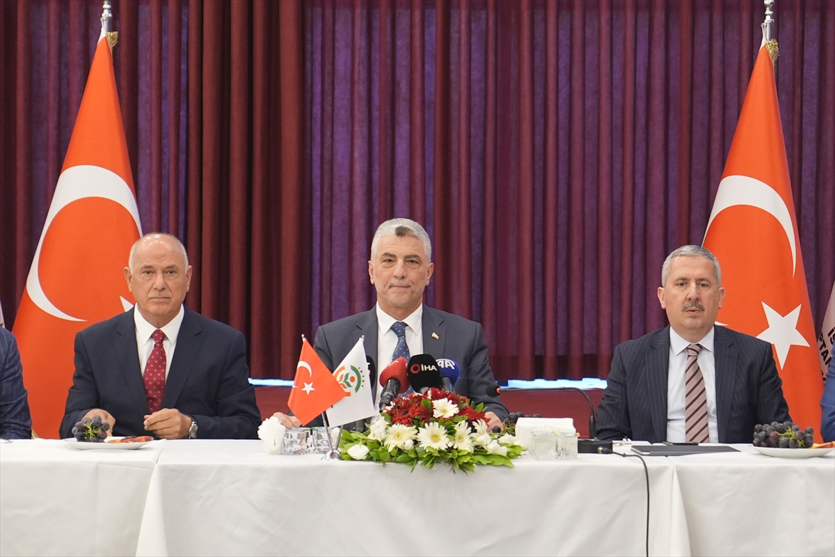 İstanbul'da Gıda Sektörünün Kalbi Atıyor Ticaret Bakanı Bolat Önemli Açıklamalar Yaptı