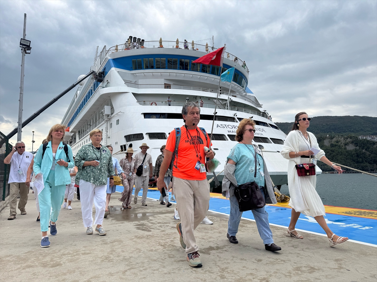 Kruvaziyer Turizmi Amasra'da Canlanıyor: 1117 Yolcu İle Görkemli Ziyaret