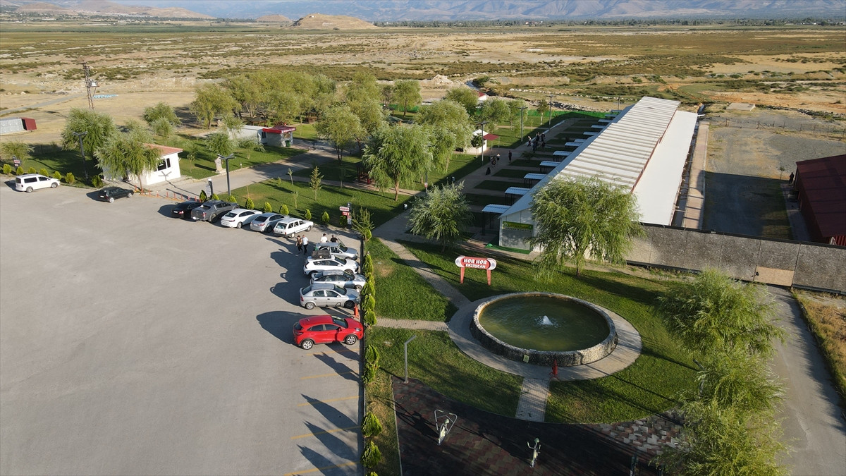 Erzincan'daki Şifalı Hor Hor Kaplıcası Ziyaretçilerini Büyülüyor