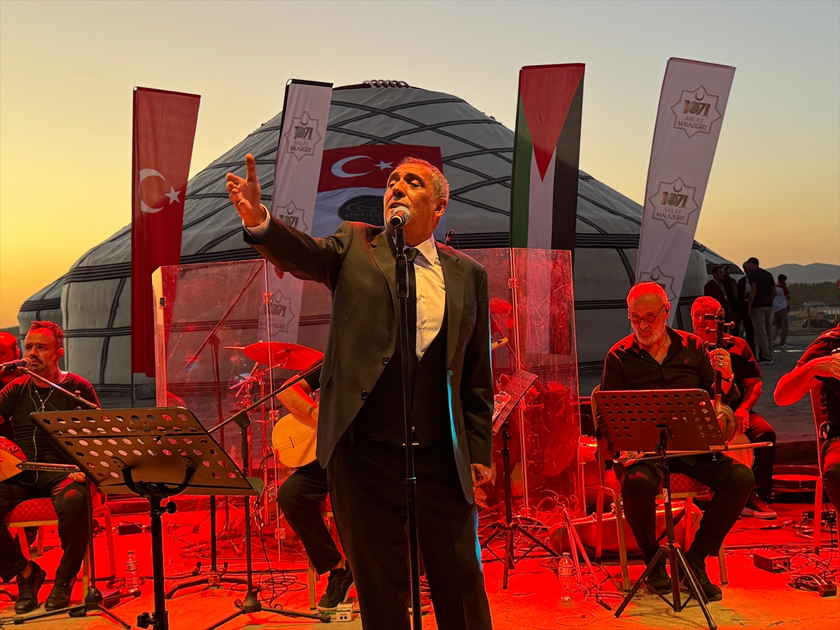 Yavuz Bingöl Malazgirt'teki Muhteşem Konseriyle Unutulmaz Bir Gece Yaşattı