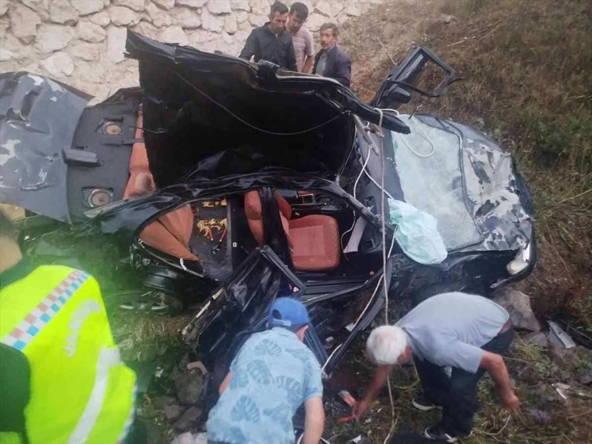 Tokat'ta Feci Kaza: Şarampole Devrilen Araçta Can Kaybı