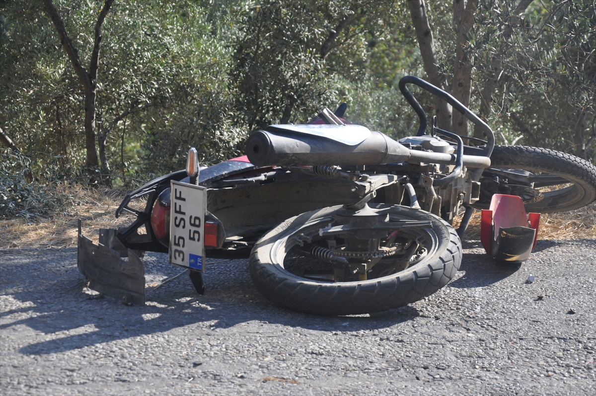 İzmir'de Korkunç Kaza: Pikap ve Motosiklet Çarpıştı