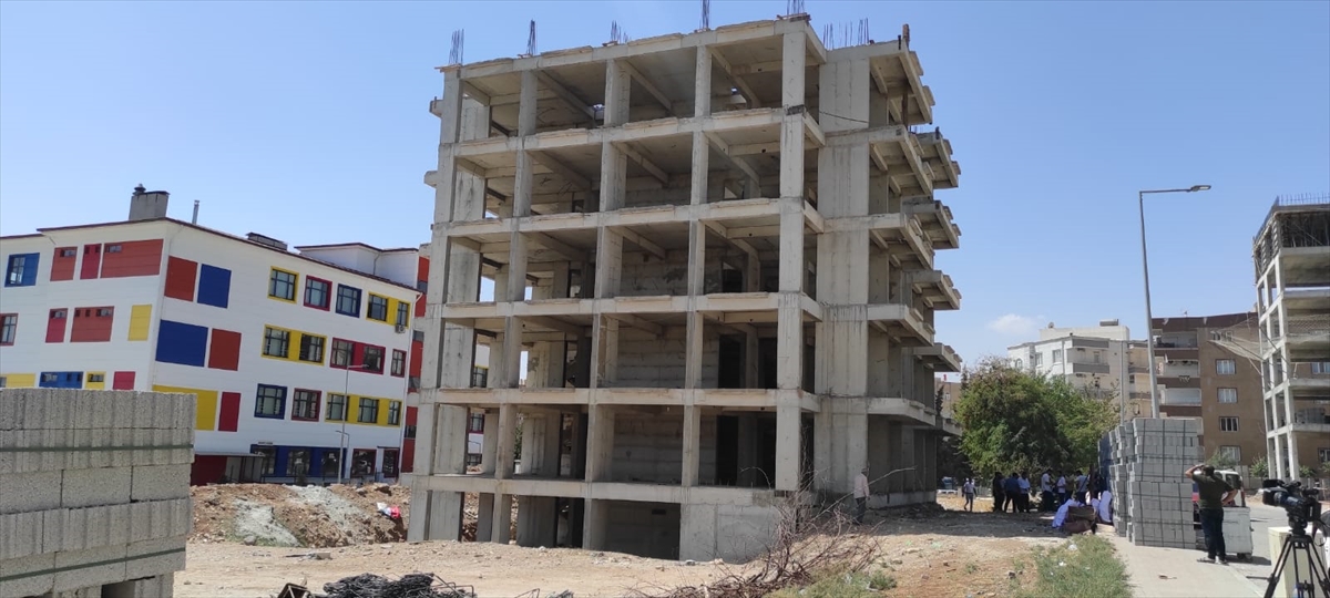 Şanlıurfa'da İnşaat Skandalı: Müteahhit Şok Edici Kararla Bina Yıktırıyor