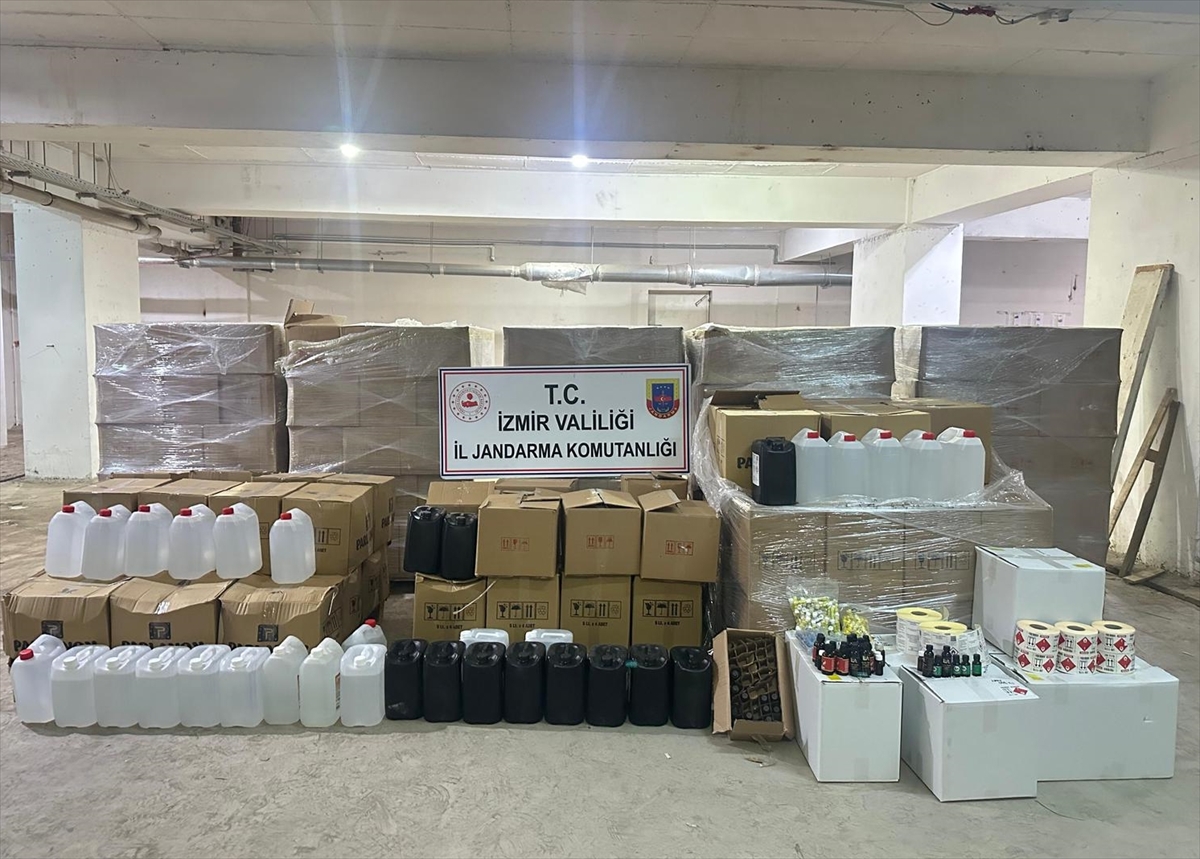 İzmir'deki Kaçakçılık Operasyonu Şok Etti: Tam 7 Ton Etil Alkol Ele Geçirildi