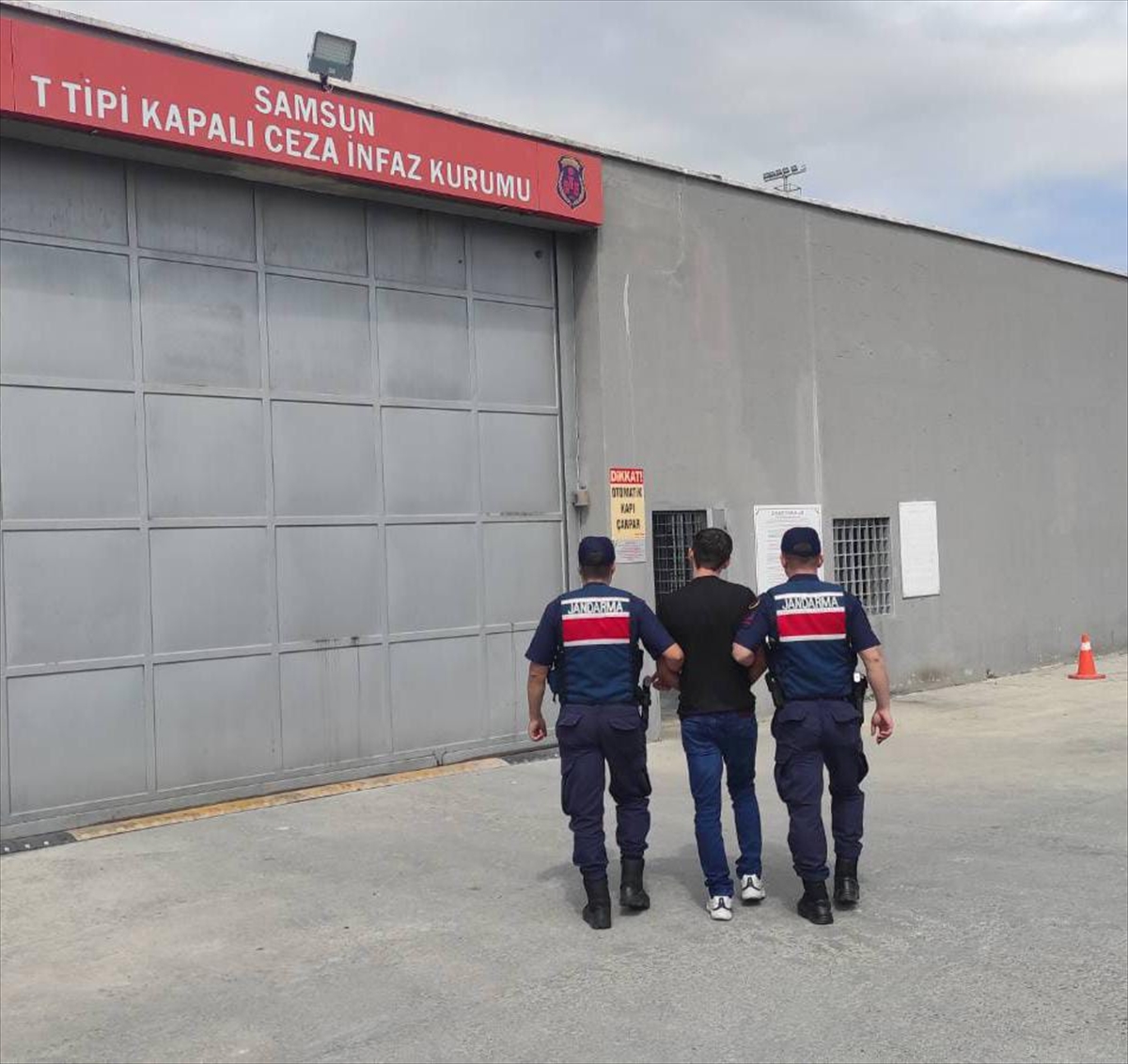 Samsun'da Şaşırtıcı Operasyon Firari Dolandırıcı Yakalandı