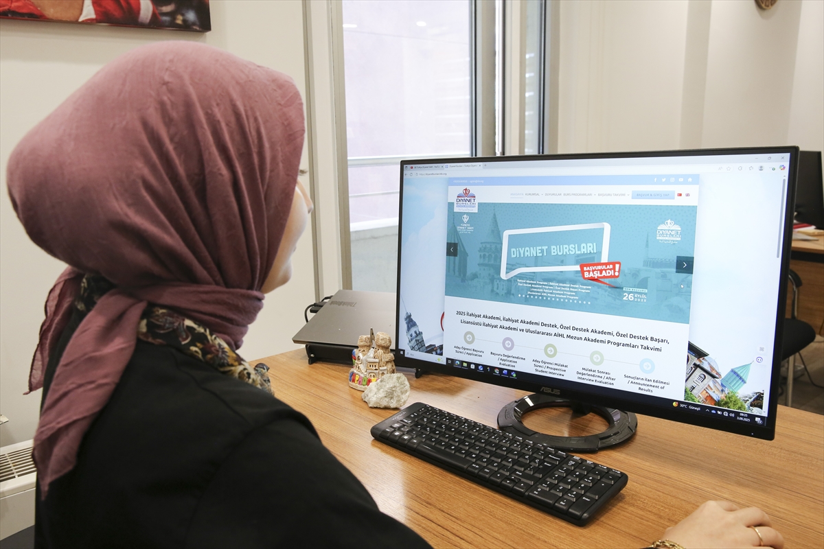 Türkiye Diyanet Vakfı'ndan Burs Fırsatları Öğrencileri Bekliyor