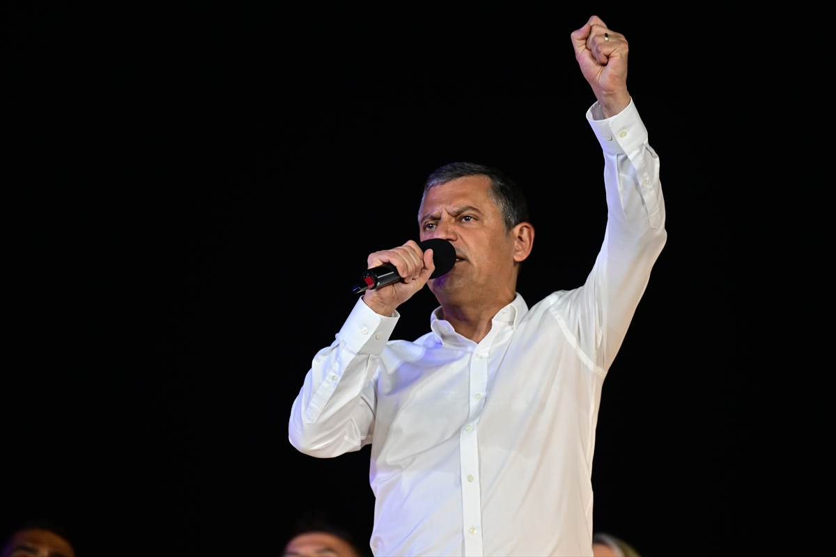 CHP Lideri Özgür Özel'den İstanbul'da Dikkat Çeken Mesajlar