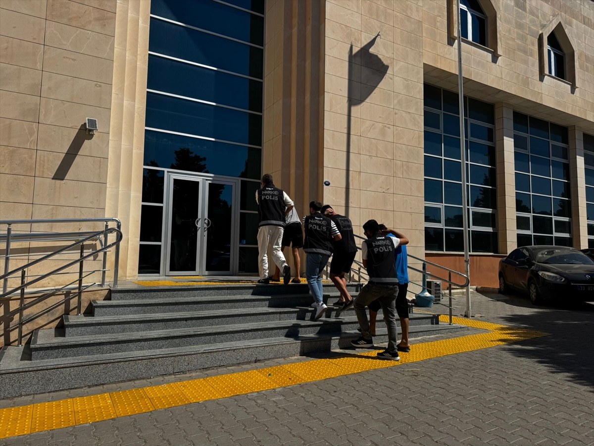 İzmir'de Büyük Uyuşturucu Operasyonu: Şok Eden Detaylar