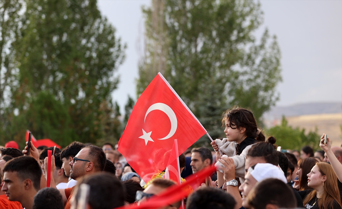 SOLOTÜRK Gösterisi Sivas Semalarında Coşku Yarattı
