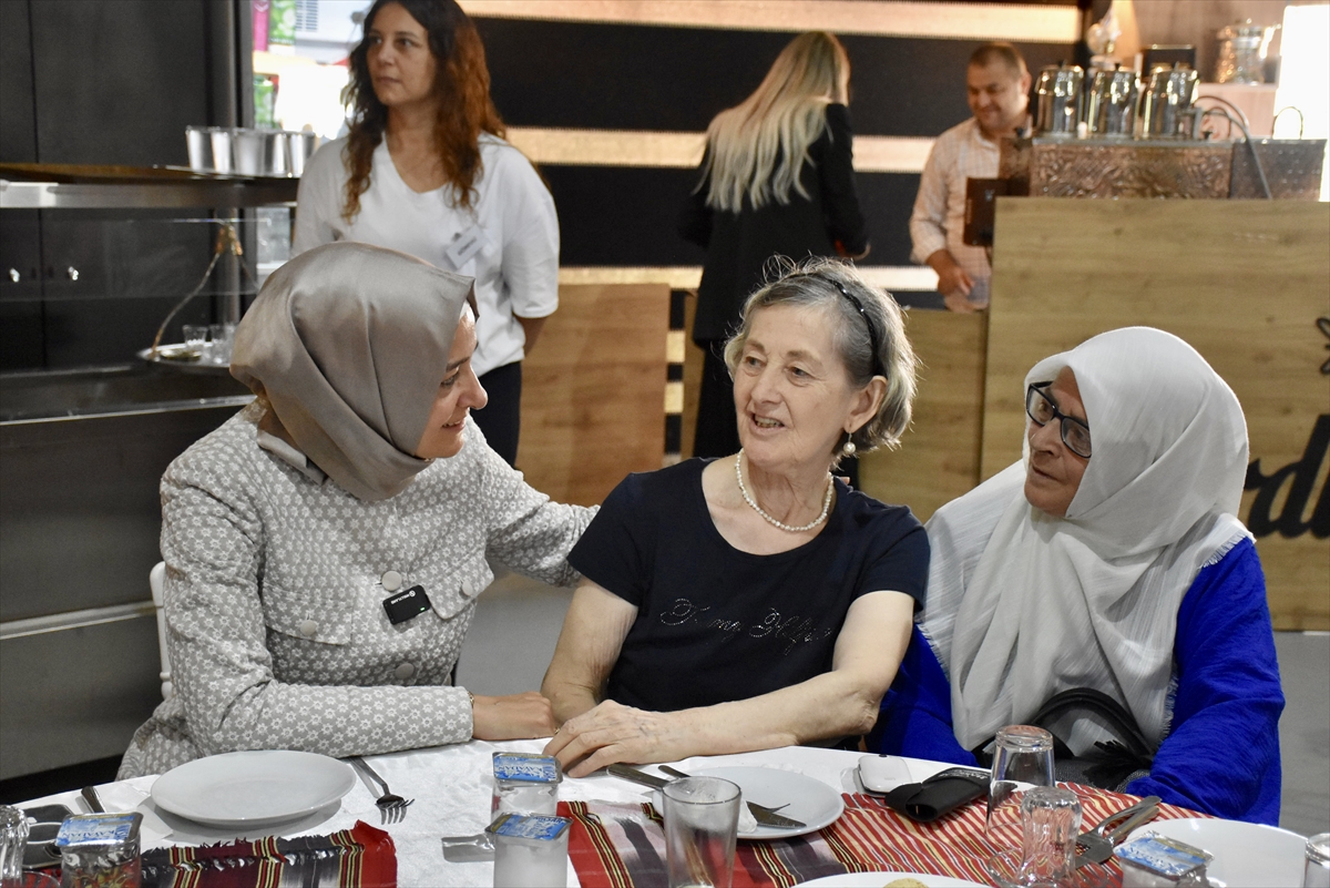 Fatma Betül Sayan Kaya'dan Duygusal Buluşma: "Terörsüz Türkiye İçin El Ele"