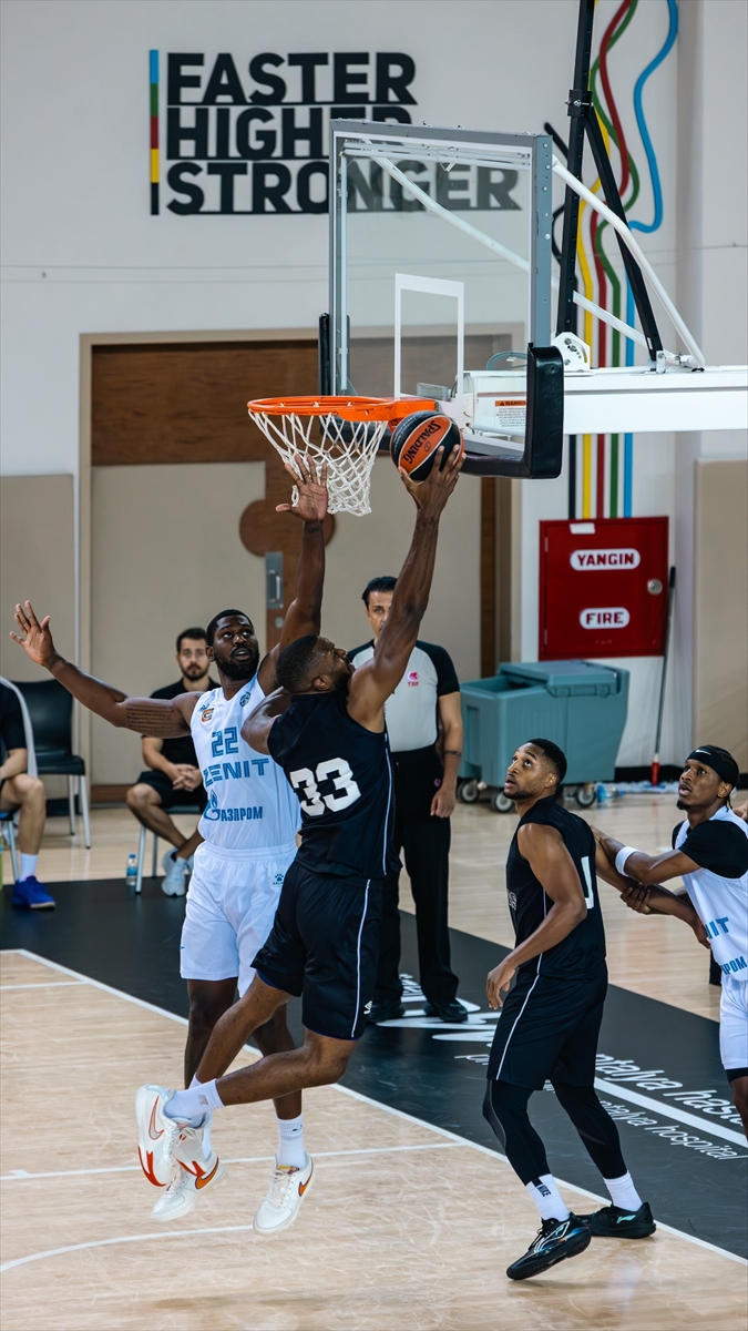 Antalya'da Heyecan Dolu Basketbol Gecesi: Türk Telekom, Lokomotiv Kuban'a Boyun Eğdi