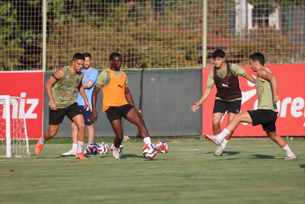Alanyaspor ve Konyaspor Maçı Öncesi Hazırlıklar Tüm Hızıyla Sürüyor