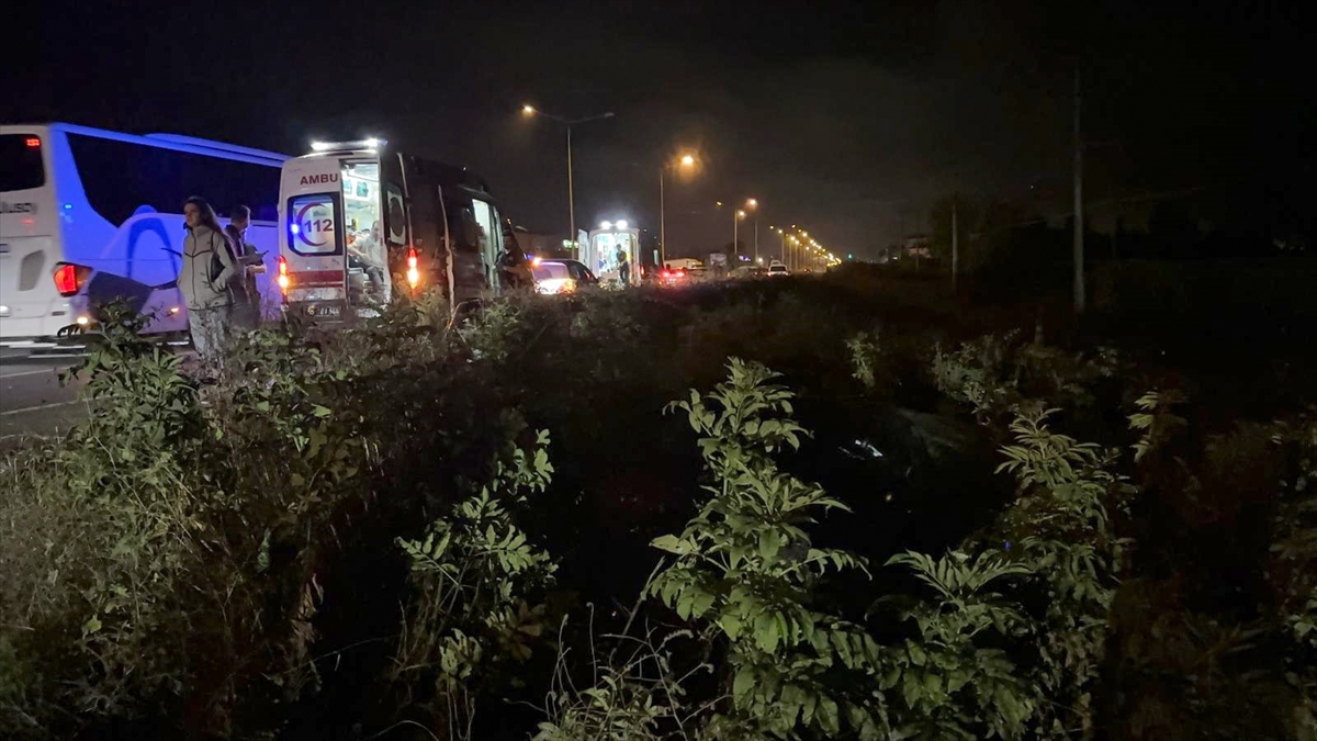 Samsun'da Korkutan Kaza! Araç Yeşillik Alana Daldı