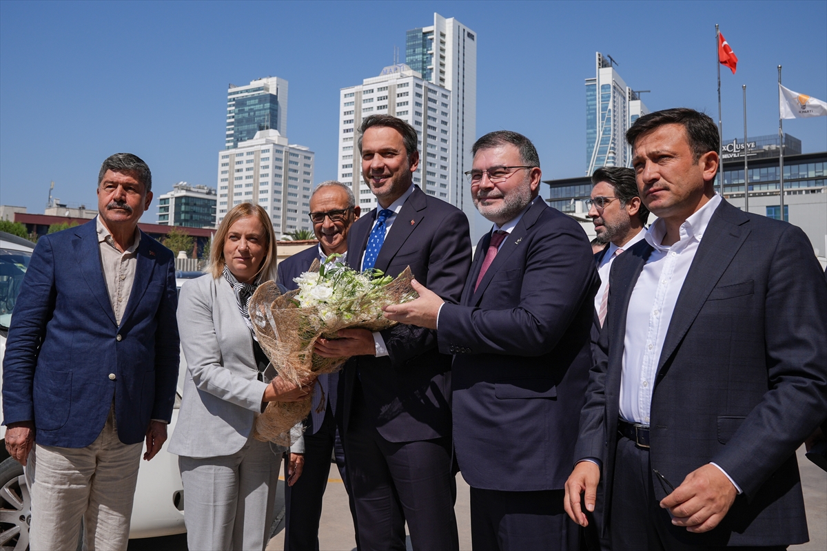 Enerji Bakanı Bayraktar'dan İzmir'de Önemli Görüşmeler