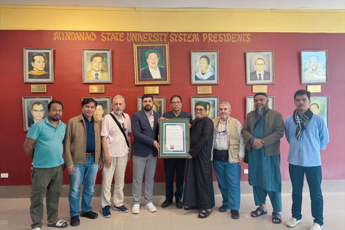 Tarihi Bir Bağ Yeniden Canlanıyor: Sultan Abdülhamid'in Kur'an-ı Kerim'i Filipinler'e Ulaştı