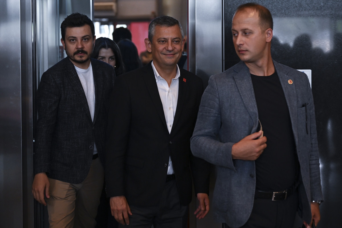 CHP'de Sular Durulmuyor: Özel'den 22. Olağanüstü Kurultay Hakkında Flaş Açıklama