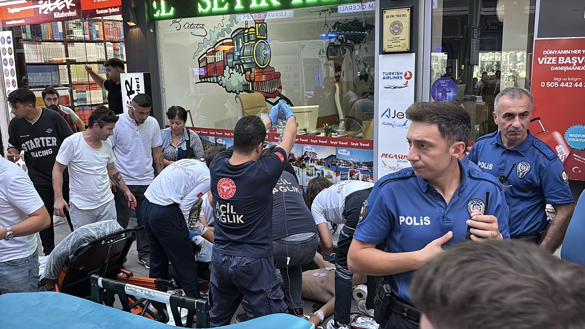 Samsun'da Bıçaklı Kavga Büyüyor: Sokaklar Karıştı