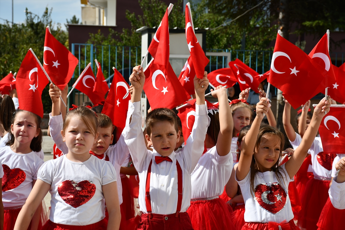 AK Parti Balıkesir'de Sessiz Çığlık: Gazze İçin "Boş Sıralar" Etkinliği