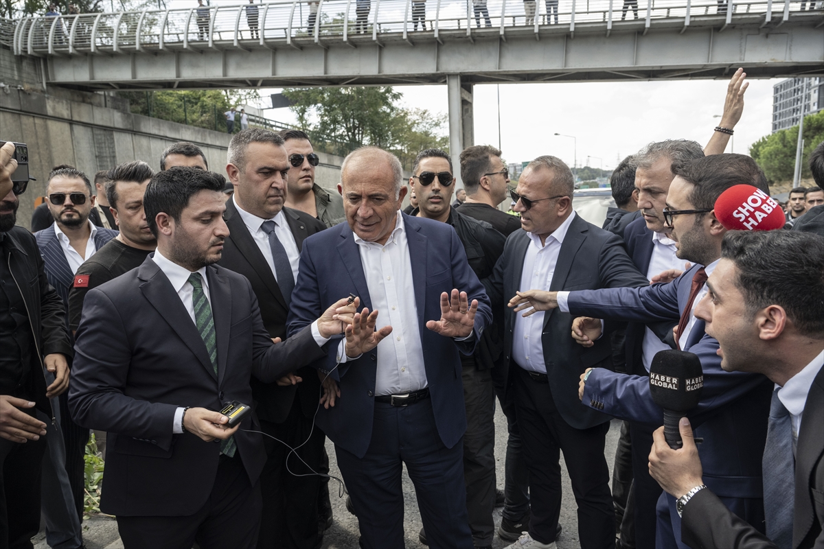 CHP'de Kriz Derinleşiyor: Gürsel Tekin İstanbul İl Başkanlığı Önünde Açıklamalarda Bulundu