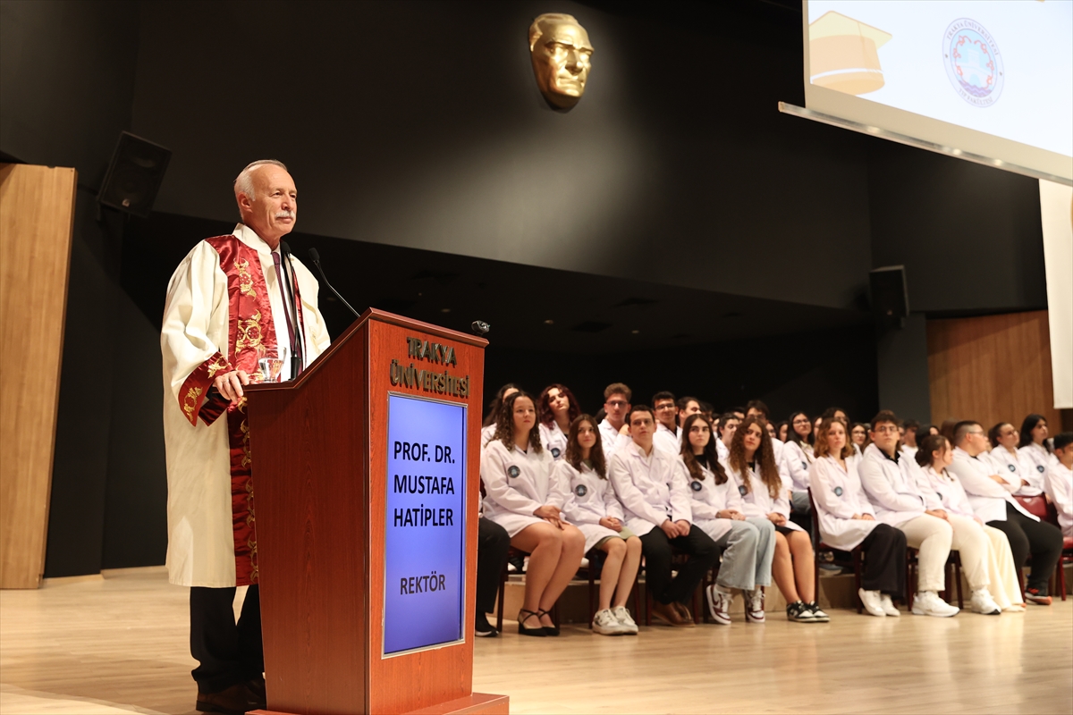 Edirne'de Geleceğin Doktorları Beyaz Önlüklerini Törenle Giydi