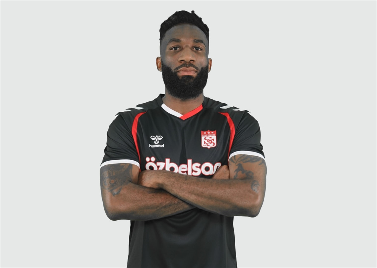 Sivasspor Taraftarları Aaron Appindangoye Geri Dönüşüne Seviniyor