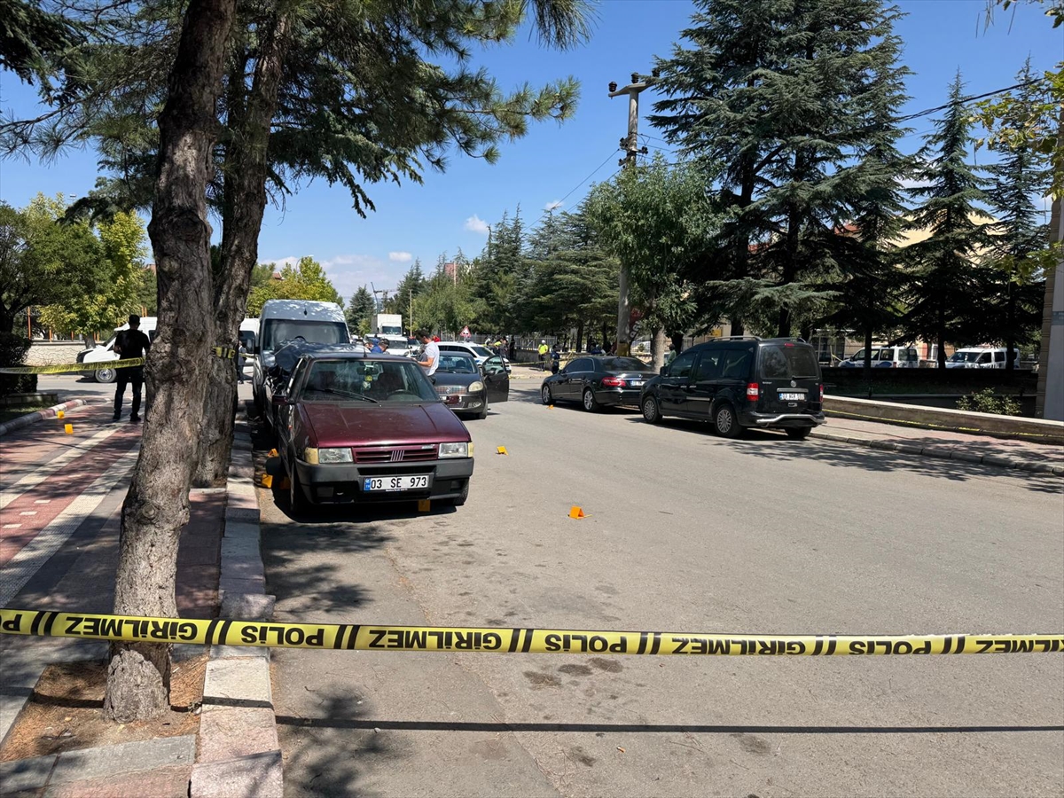 Afyonkarahisar'da Aile Faciası: Bir Adam Eşi ve Aile Üyelerine Silahla Saldırdı