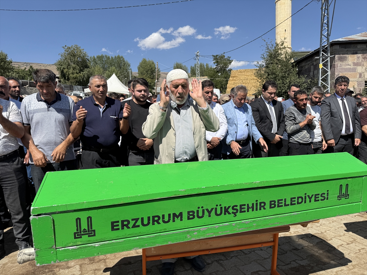 Erzurum'da Üzücü Trajedi Herkesi Derinden Sarstı: Anne ve Çocukları Aynı Yerde Uğurlandı
