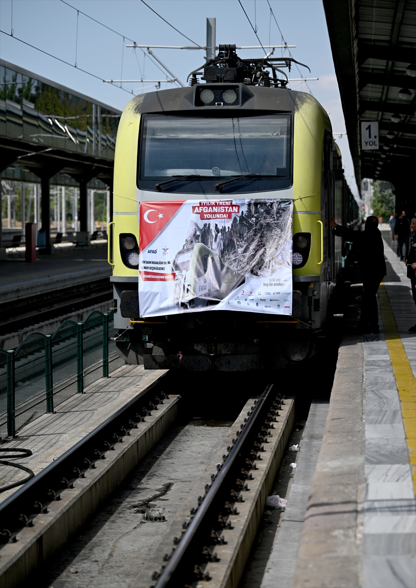 Türkiye'den Afganistan'a İyilik Jesti: Tren Dolusu Yardım Yola Çıktı