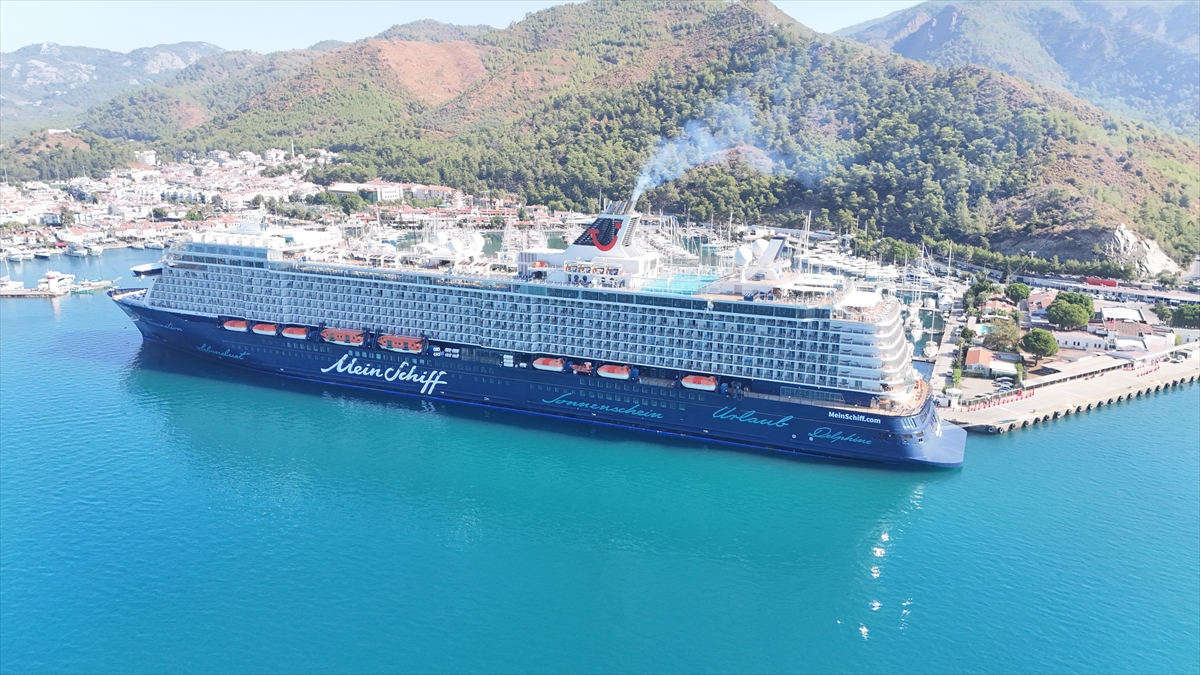 Marmaris Kruvaziyer Turizmi Canlanıyor: Mein Schiff 5'in Getirdiği Turist Akını