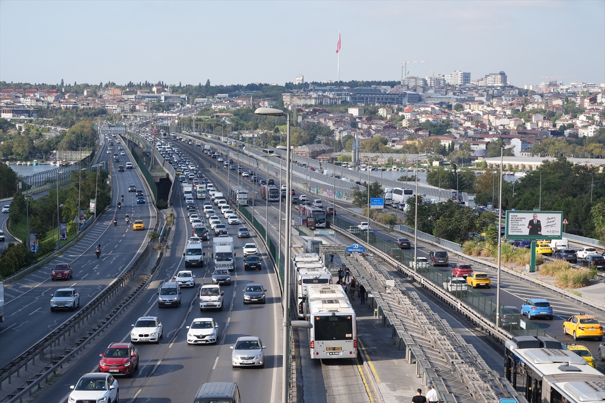 İstanbul’da Trafik Çilesi Sürüyor: Sıcak Saatler ve Alternatif Rotalar