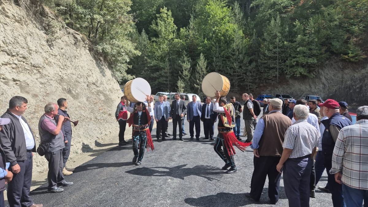 Kastamonu'nun Gururlu Köyü: Asfalt Yolun Tamamlanmasını Davul Zurna ile Kutladılar