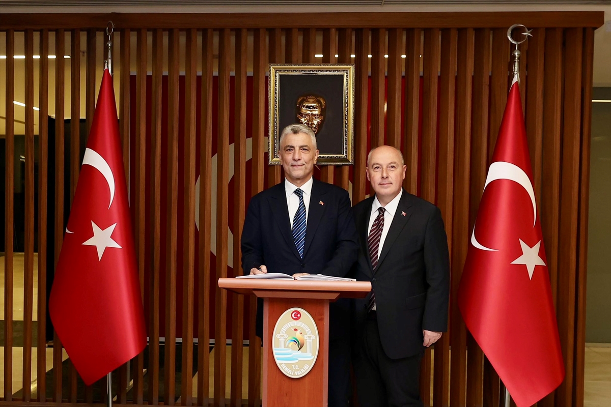 Ticaret Bakanı Bolat Denizli'de Ekonomik İşbirliklerini Güçlendirdi