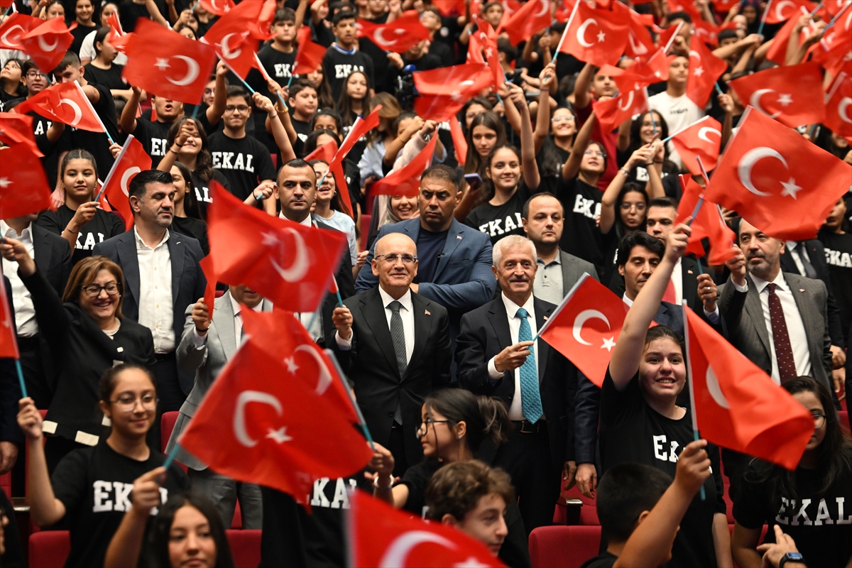 Mehmet Şimşek Gençlerle Gaziantep'te Buluştu: 'Eğitim En Büyük Gücümüz'