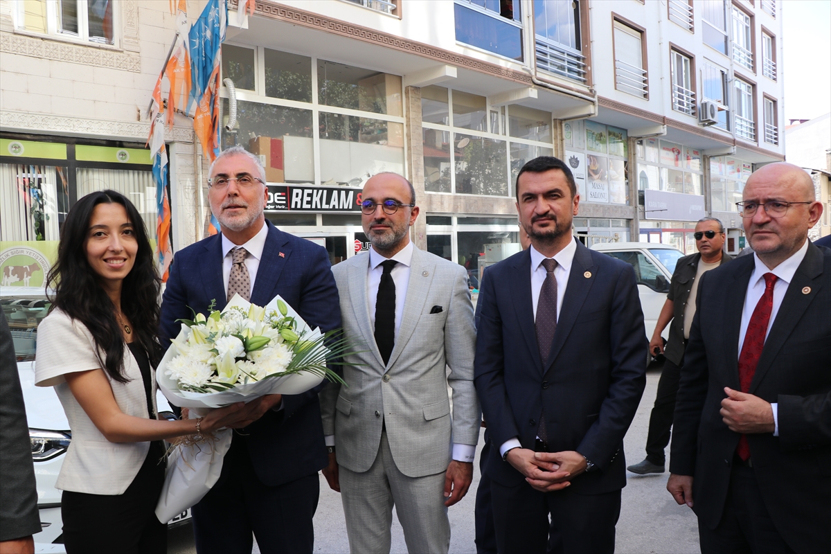 Bakan Işıkhan'ın Burdur Çıkarması: Siyasetin Nabzı Atıyor