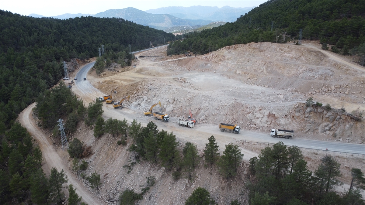 Antalya-Konya Yolu Trafik Kaosuna Döndü: Çalışmalar Ne Zaman Sona Erecek?