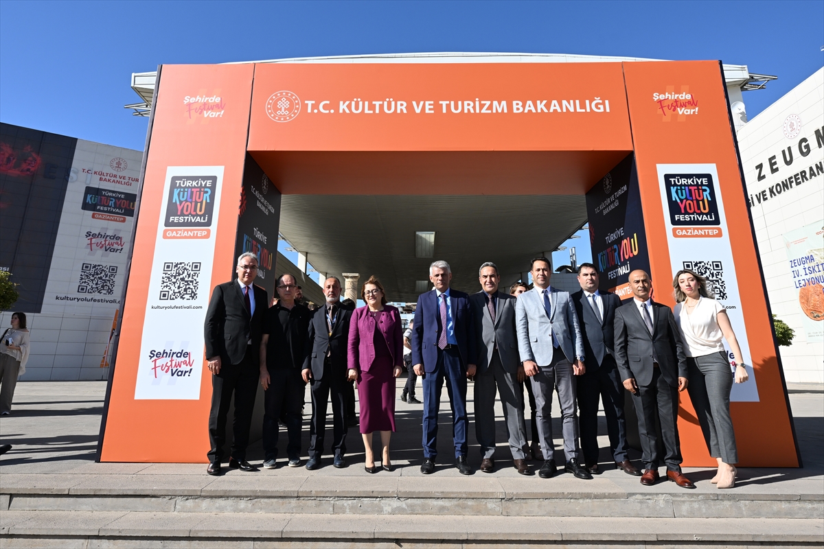 GastroAntep Festivali'nde Sanat Rüzgarı: Bakan Yardımcısı Alpaslan Sergi Turu Yaptı