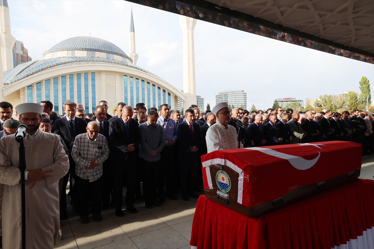 Cumhurbaşkanı Erdoğan, Başdanışmanı Hamdi Kılıç'ın Cenazesine Katılırken Duygulandı