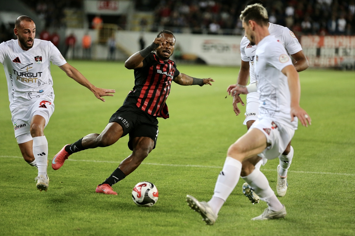 Arca Çorum FK ve İmaj Altyapı Vanspor Karşılaşmasında Gol Sesi Çıkmadı