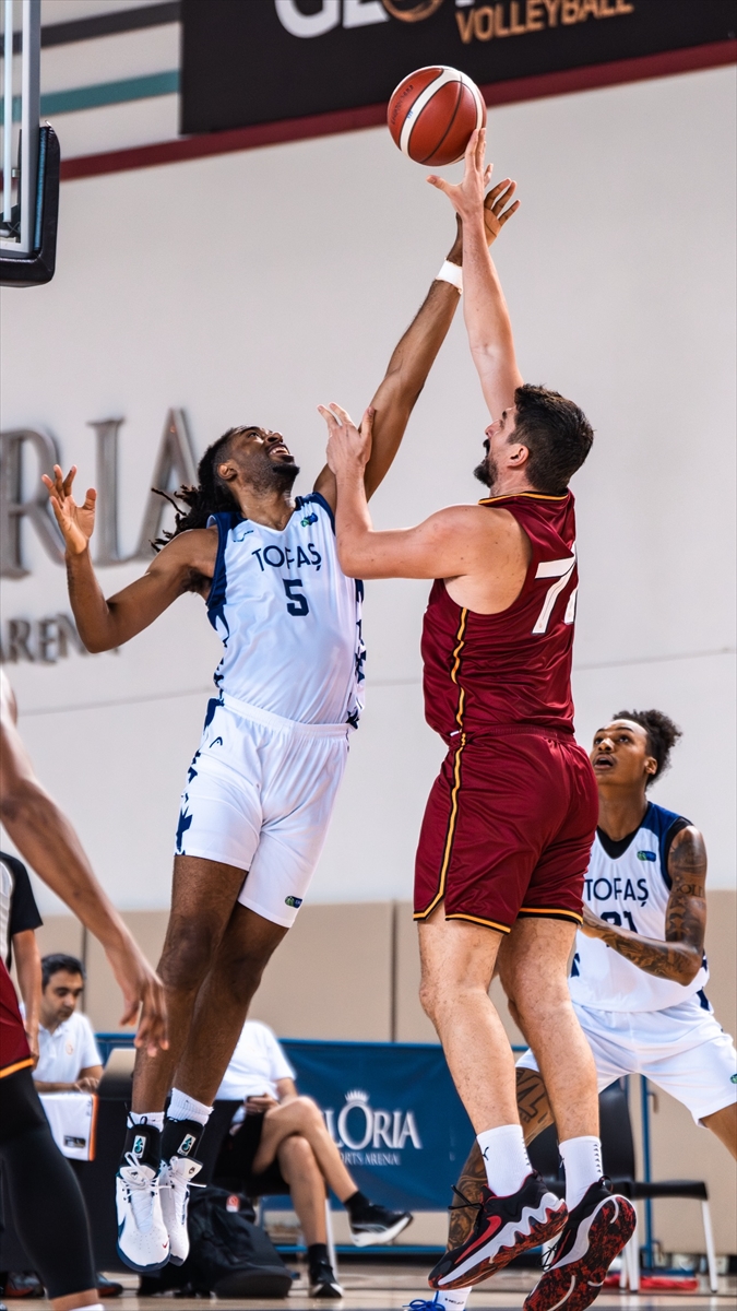 Antalya'nın Basketbol Arenasında Nefes Kesen Rekabet
