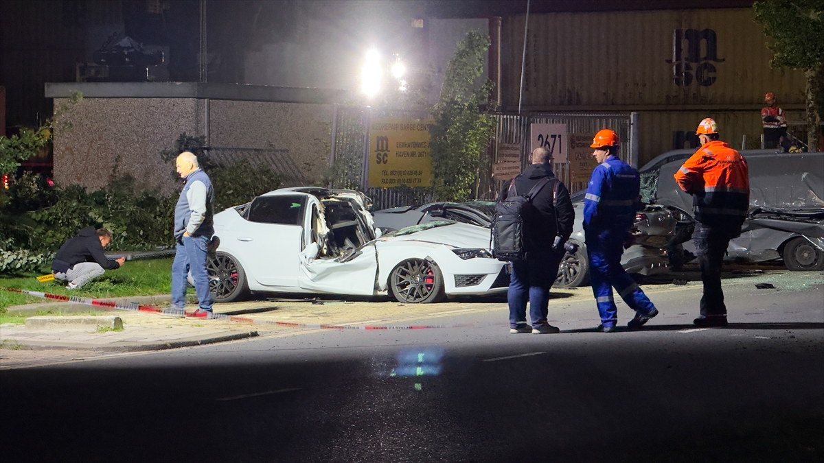 Hollanda Fırtınaya Teslim Oldu: Devrilen Ağaçlar ve Konteynerler