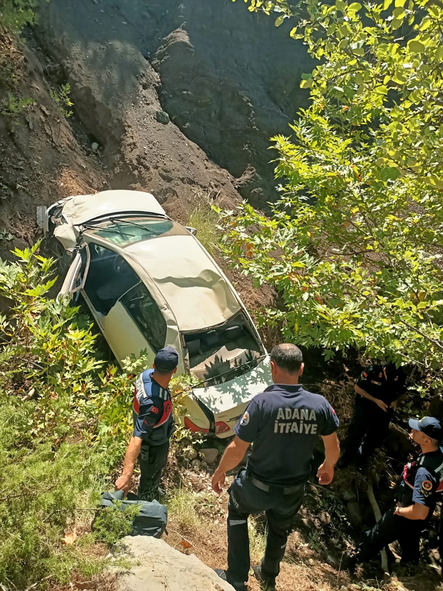 Adana'nın Tepelerinde Feci Kaza: Uçuruma Yuvarlanan Araçta İki Kişi Yaralı