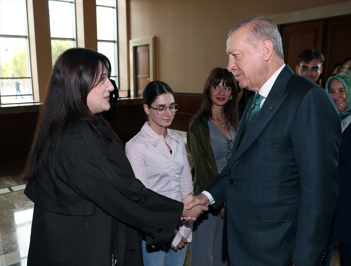 Cumhurbaşkanı Erdoğan Şehit ve Gazi Yakınlarına Seslendi: "Sizler Bizim Emanetimizsiniz"