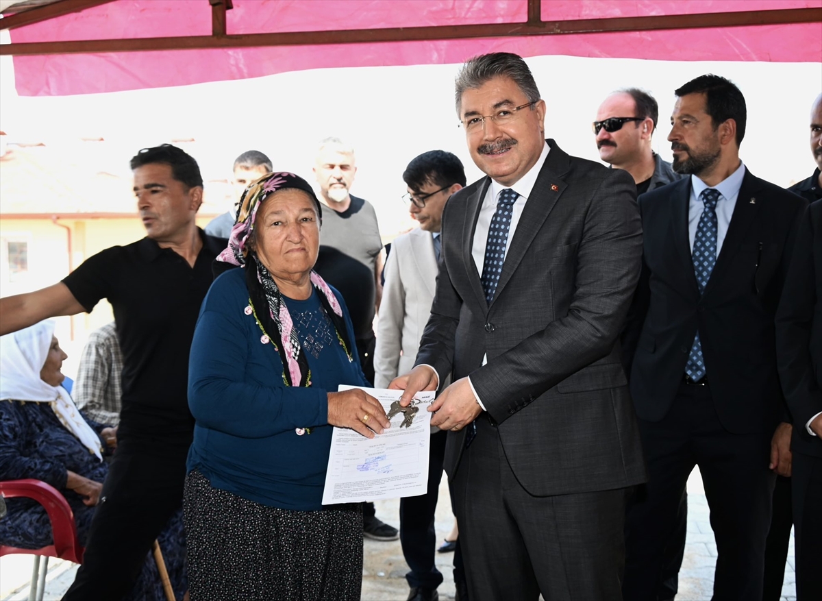 Osmaniye'de Depremzedelere Umut Doğdu Yenilenen Köy Evleri Teslim Edildi