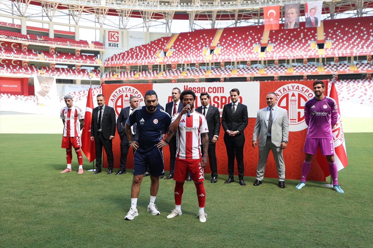 Antalyaspor'un Yeni Transferleri Taraftarı Heyecanlandırıyor