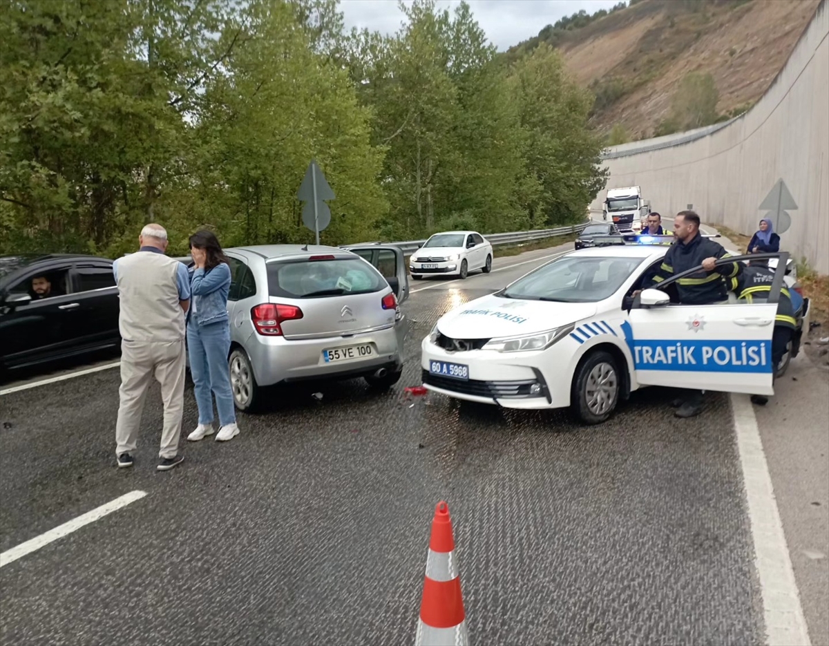 Tokat'ta İki Ayrı Trafik Kazası: Polis Aracı da Hasar Gördü